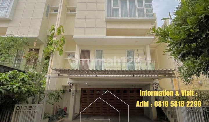 Rumah 3 Lantai Dalam Townhouse Dekat Pondok Indah