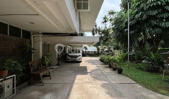 Spacious House Suitable for Business Wide Street Kebayoran Baru