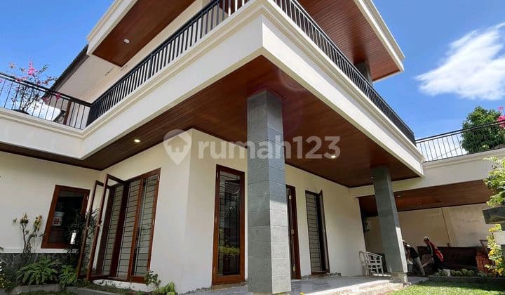 Modern Tropis Kamar Tidur Dibawah Dalam Kompleks Pejaten