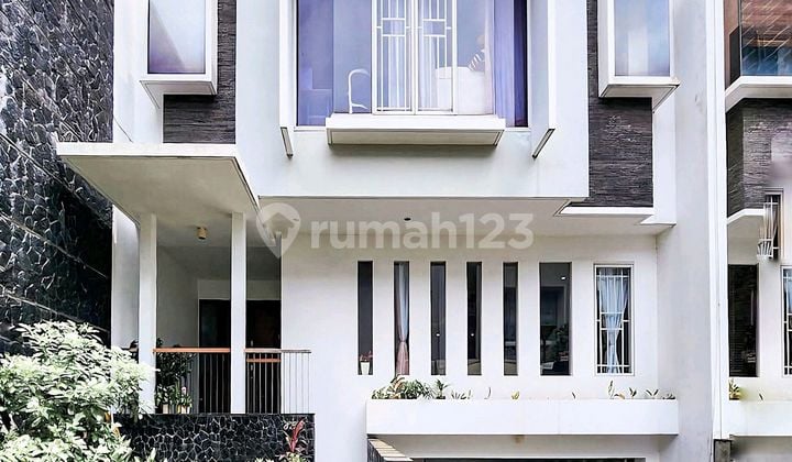 Rumah 3 Lantai Dalam Townhouse Kebayoran Baru Rooftop Cantik City View