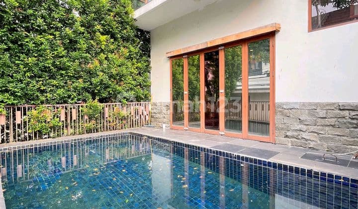 Rumah 2 Lantai Dalam Townhouse Kemang Ada Private Pool