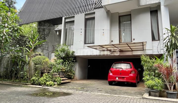 2 Rumah Jadi Satu Dalam Townhouse Kemang Dekat Mampang Kuningan