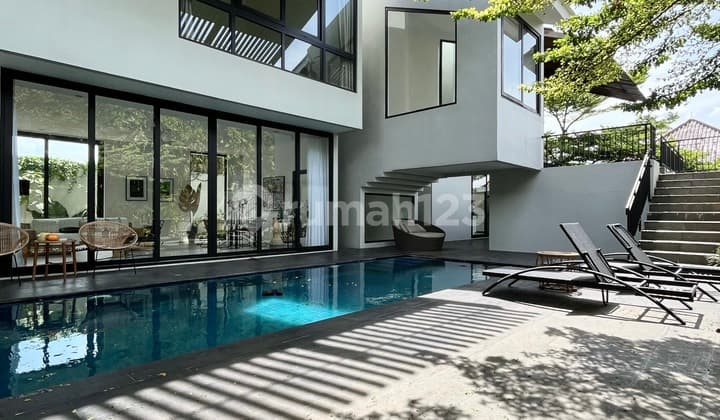 Rumah Konsep Resort Dalam Townhouse Kemang Siap Huni