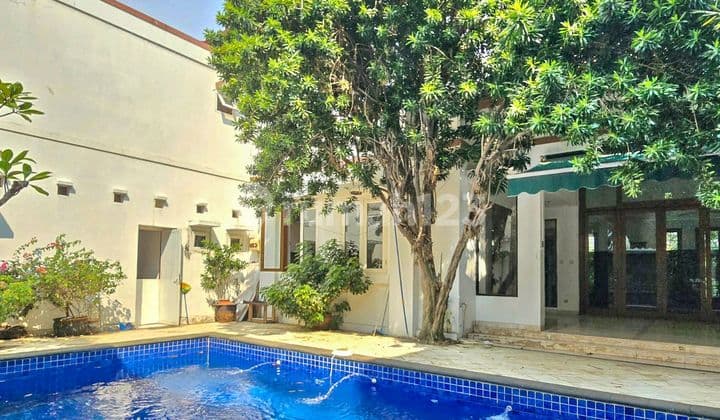 Ready-to-Live House Spacious Yard Private Pool in Cipete