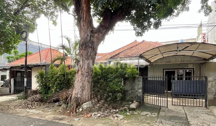 Rumah Cocok Dibangun Ulang Atau Jadi Tempat Usaha Jalan Lebar Kebayoran Baru