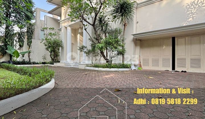 Rumah Klasik Area Elit Dekat Senayan Sudirman