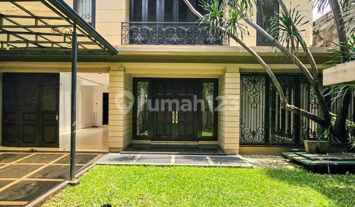 Rumah Terawat Siap Huni di Kebayoran Baru 2 Lantai