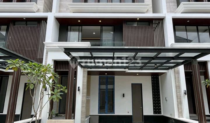 Bangunan Baru 3 Lantai Dalam Townhouse Dekat Ke Tol Cilandak Andara