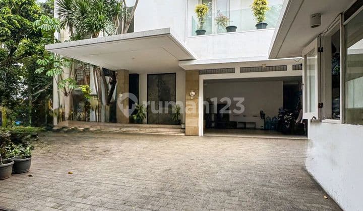 Rumah Lokasi Strategis Kebayoran Baru Posisi Hook Siap Huni