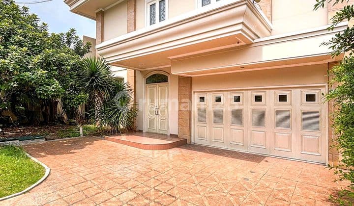 Classic 2-Story House on a Wide Street in Kebayoran Baru, Near Pondok Indah.