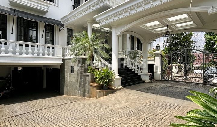 Rumah Mewah Klasik Siap Huni 3 Lantai Area Kemang