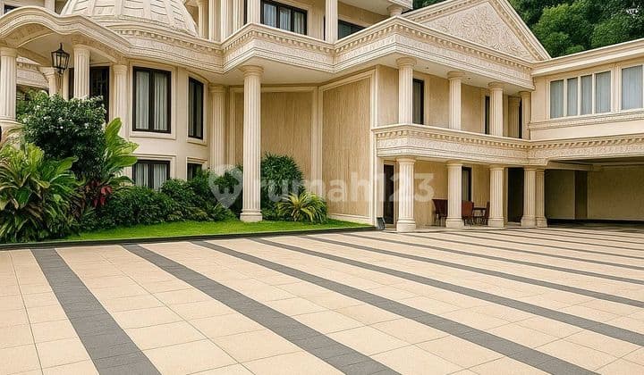 Luxury House Classic European, Tanah Luas dan Bangunan Besar, Terawat.