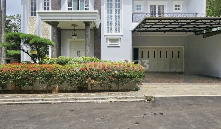 Rumah Klasik Dalam Kompleks Besar Bintaro Siap Huni