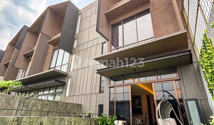 Rumah 3 Pantai Plus Rooftop Luas Dalam Townhouse Kemang