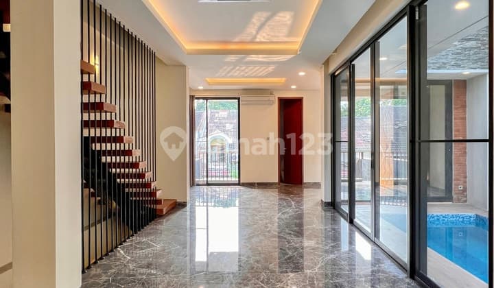Rumah Baru 3 Lantai Design Tropis Dekat Ke Tol Cilandak
