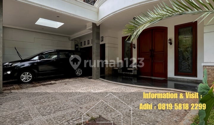 Rumah Dua Lantai Strategis Kebayoran Baru Ada Pool