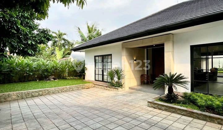 Selera Expat Rumah 1 Lantai Halaman Luas Private Pool Ampera Kemang