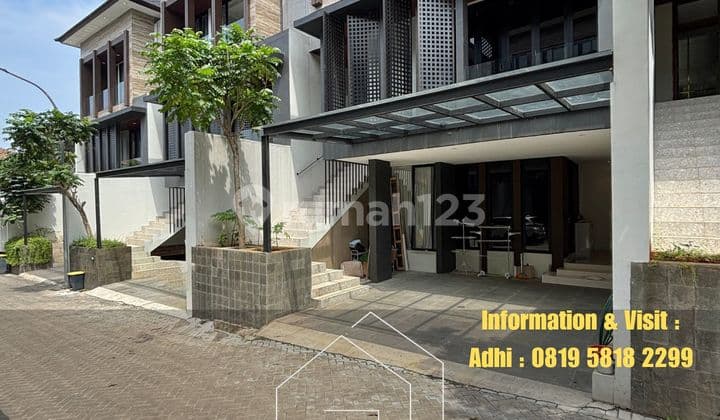 Beautiful House. 3 Floors Near Toll Access in Townhouse