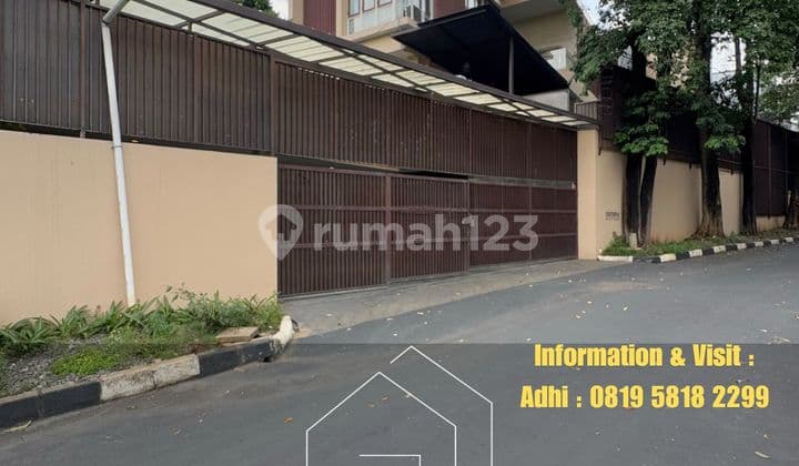 Rumah Tropis Siap Huni Dekat Senayan Permata Hijau