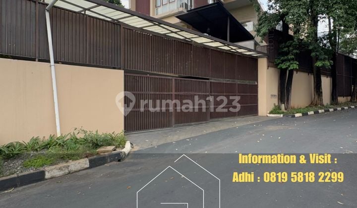 Rumah Tropis Siap Huni Dekat Senayan Permata Hijau