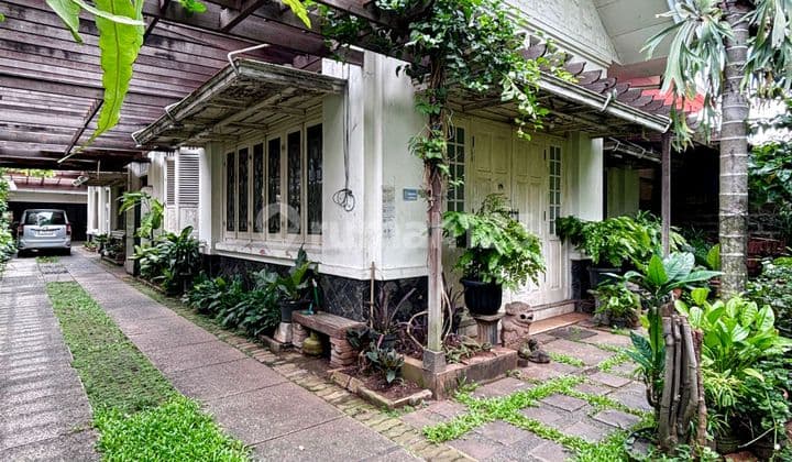 Rumah Lama Lokasi Strategis Pusat Kota Menteng