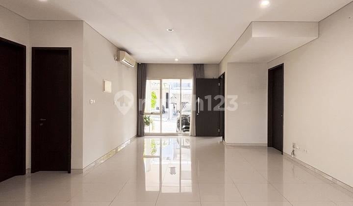 Rumah Modern Minimalis Dalam Kompleks Fasilitas Lengkap Di Lebak Bulus