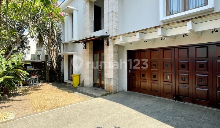 Modern Tropis Nempel Permata Hijau Dekat Ke Senayan Siap Huni