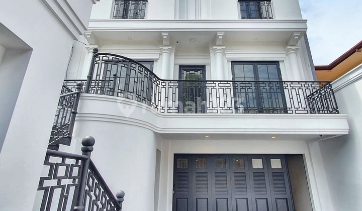 Rumah Klasik 3 Lantai Plus Rooftop Dekat Mrt Cipete