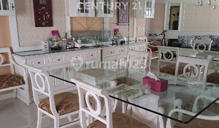 Good Ready-to-Live-in Strategic Taman Anggrek Apartment