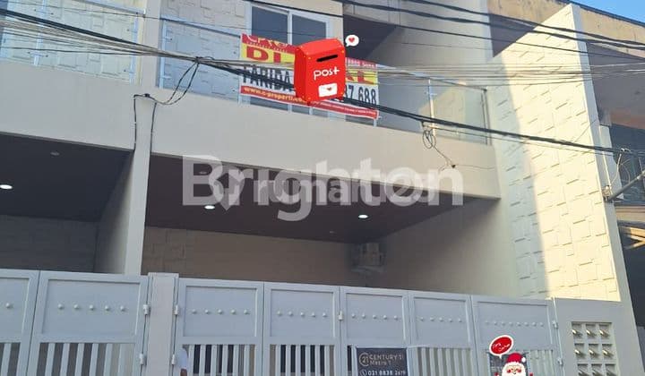 dijual rumah baru 2 lantai harga cantik