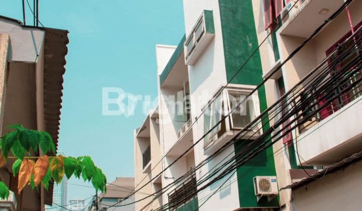 dijual kos kosan 3 lantai semua kamar terisi lokasi dipusat kota