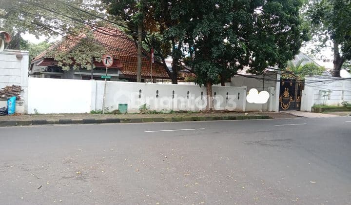 RUMAH TUA HITUNG TANAH AJA LOKASI TOP