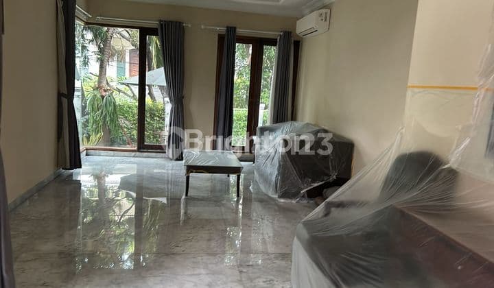 RUMAH BERTINGKAT BAGUS ADA KOLAM RENANG