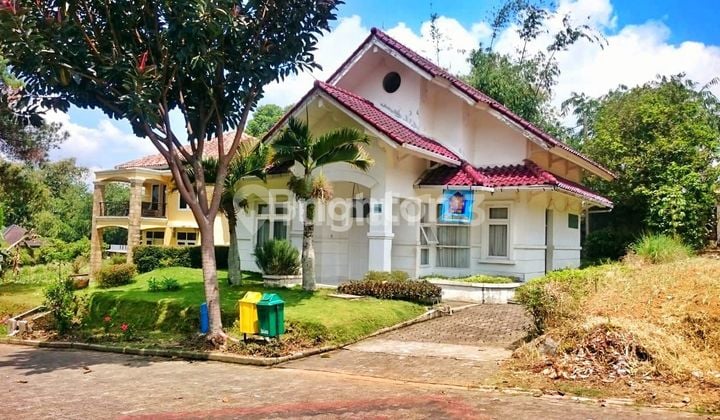 DIJUAL RUMAH VILLA CANTIK DAN ASRI DALAM KOMPLEK