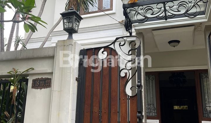 RUMAH BESAR SERASA VILLA DI BOGOR LAKESIDE. DISEWAKAN