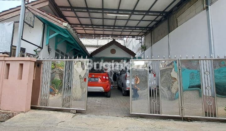 RUMAH LAMA PINGGIR JALAN LAYAK HUNI 3 LANTAI