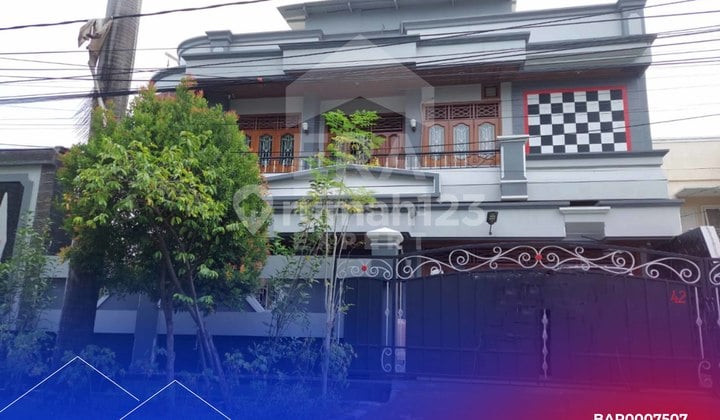 Dijual Rumah Hoek Besar dan Nyaman Sudah Renovasi di Pinggir Jalan Utama Kayu Putih