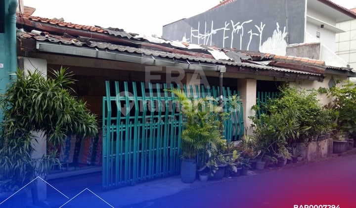 Turun Harga!! Dijual Cepat Rumah Lama Hitung Harga Tanah, Lingkungan Asri dan Tenang @Pulo Asem, Jakarta Timur