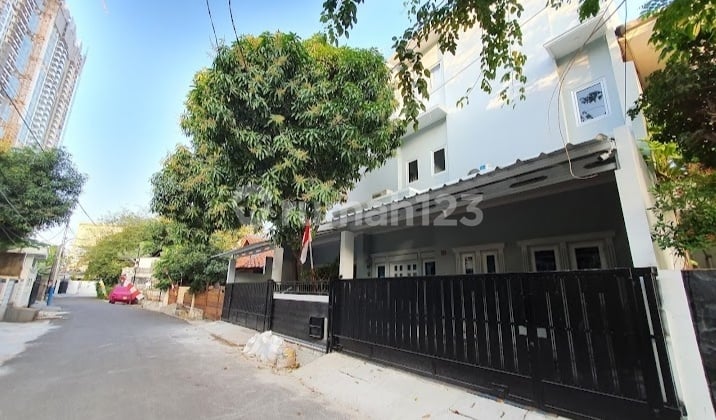 Bu...jual Cepat!!! Rumah Kost 3 Lantai Dengan 21 Kamar Letak Strategis Di Cempaka Putih Dengan Kondisi Sekarang Full Estimasi Pendapatan 45juta/bulan.