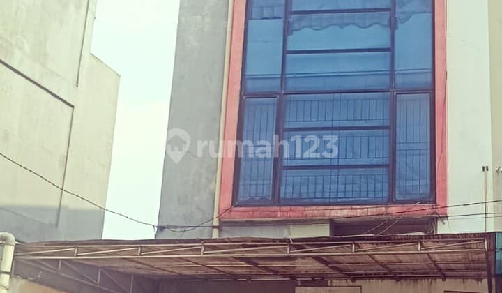Cocok untuk Investor!!! Dijual Ruko di Daerah Strategis di Daerah Kramat, Senen. Disewa Cafe dan Potensi Perpanjangan 10 Tahun.