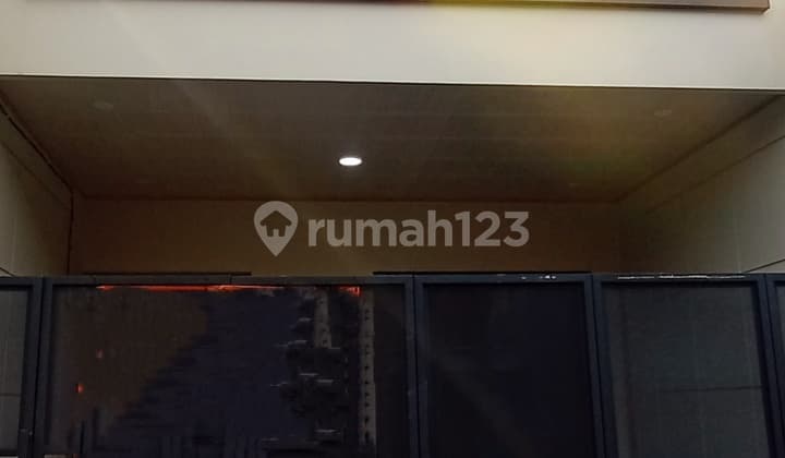 Rumah Baru!! Siap Huni Rumah Modern 3 Lantai Di Rawamangun. Lihat Pasti Suka!