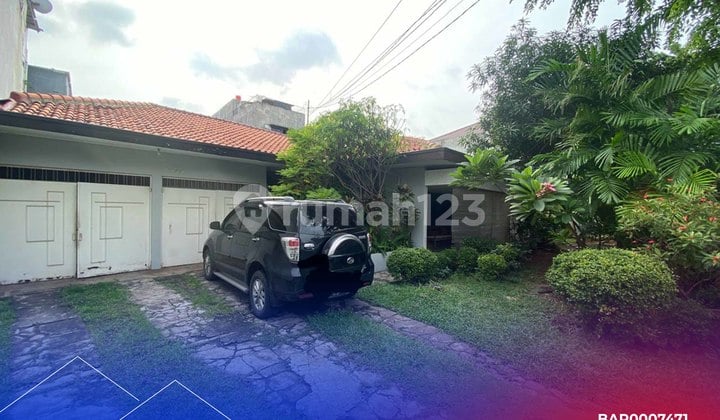 Dijual Rumah Besar dan Luas Dekat Pusat Bisnis dan Kuliner, Bisa Untuk Usaha dan Kantor @Cempaka Putih, Jakarta Pusat
