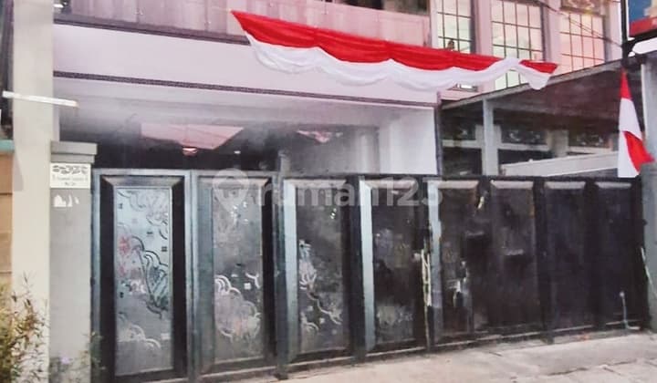 Sell 4-Story Fully Furnished House with Elevator in Kramat, Central Jakarta. Strategic Location, Can Be Used as an Office or Shop House.