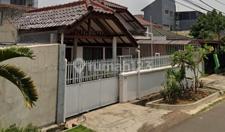 SELL AT NJOP PRICE!!! Large House in Kayu Putih, Safe and Comfortable for Family Living. Wide Road for 4 Cars.