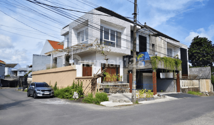 Rumah Hook Strategis di Pura Mertasari Sunset Road Area