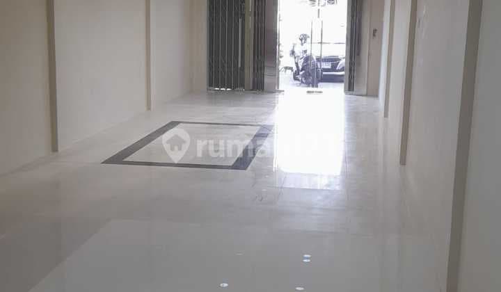 Dijual Cepat Ruko 3,5 Lantai , Lokasi Sangat Strategis Di Kebayoran Lama , Jakarta Selatan (hadap Jalan Raya)