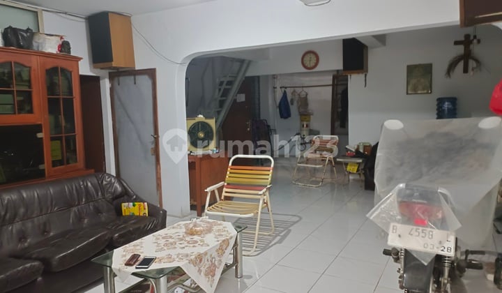 Rumah 2 Lantai di Tanjung Duren, Jakarta Barat