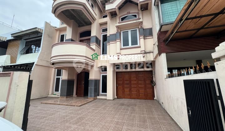 For Sale Luxury Villa in Elite Complex, Taman Polonia 3 Complex