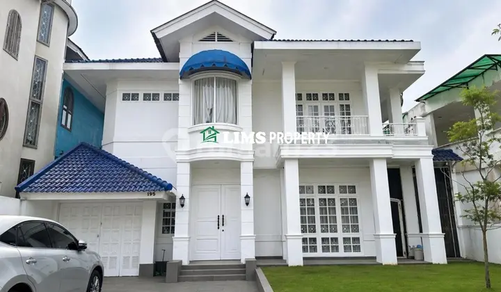 Dijual Villa Mewah Komplek Royal Sumatera