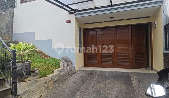 Quick Sale of House in Setra Indah Complex, Well-Maintained, Bandung.